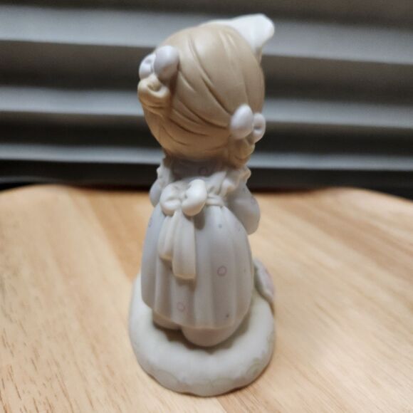 Precious Moments Figurine – Age 7 – Growing in Grace – 2001 - Picture 6 of 7